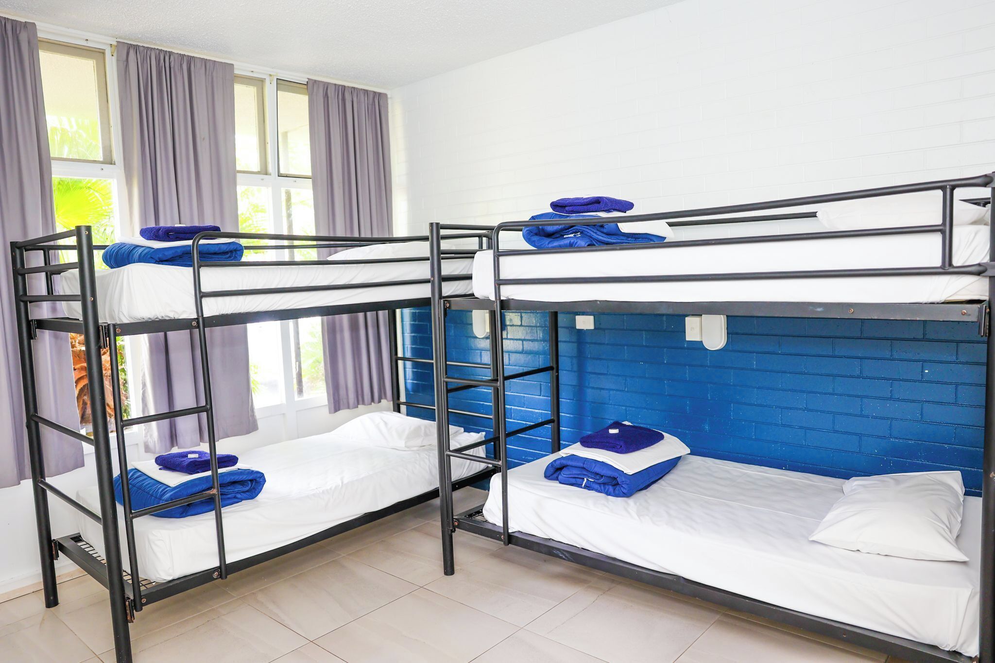 Budget Triple Room | In-room safe, iron/ironing board (on request), free WiFi, bed sheets