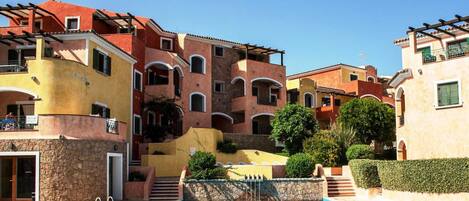 Apartment, 1 Bedroom | Outdoor pool | Seasonal outdoor pool