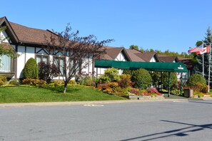 Exterior - McIntosh Country Inn & Conference Centre in Canada (South Dundas)