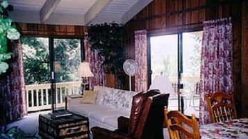 Quadruple Room, Private Bathroom (Evergreen Cottage) | Living area | TV