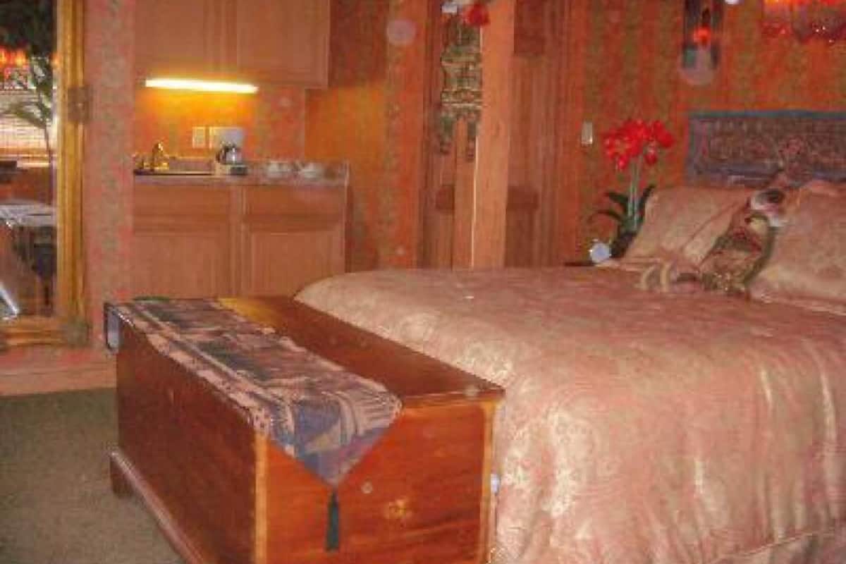 Deluxe Double Room, Private Bathroom, Garden View (Kipling Suite) | Premium bedding, minibar, individually decorated, individually furnished