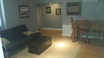 Kamar (Antler Creek Lodge) | Area keluarga | TV dan perapian