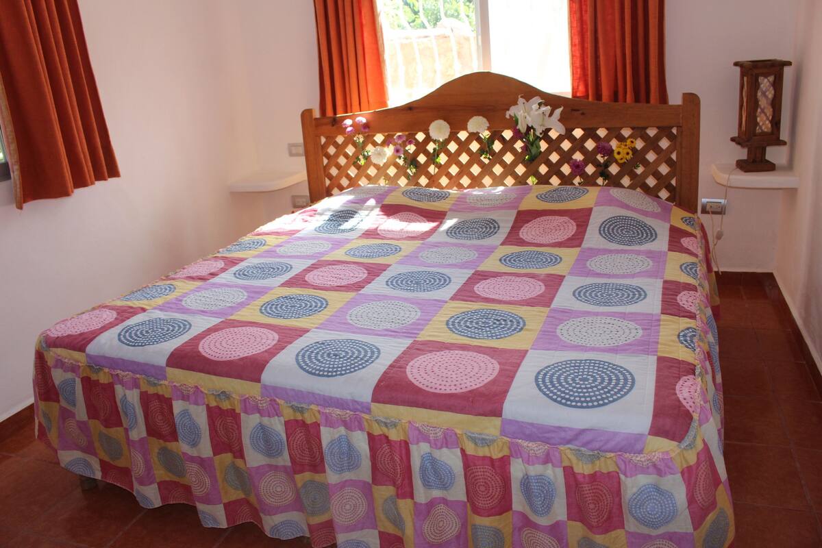 4 bedrooms, premium bedding, free WiFi
