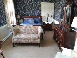 Walley 302 Queen Bed Spacious