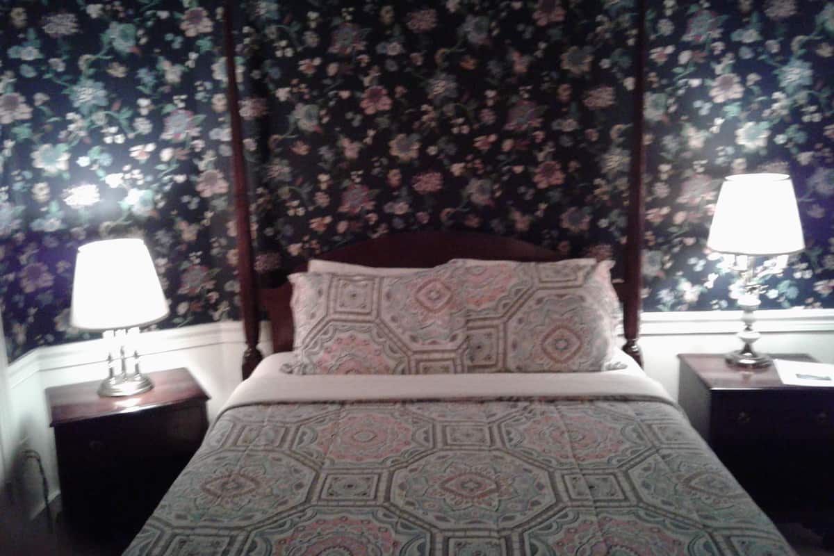 Ettinger Room 203 King Bed | Hypo-allergenic bedding available, blackout drapes, iron/ironing board