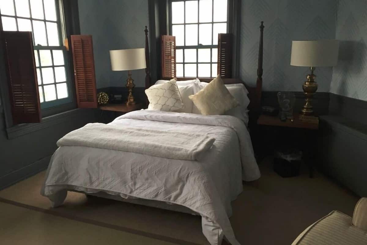 Chambre simple Deluxe, 1 grand lit, vue sur la ville | Literie hypoallergénique, décor unique, ameublement unique