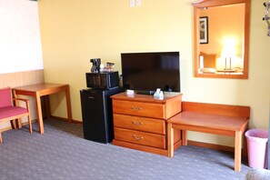 Flat-screen TV - Frontier Motel (Oberlin)