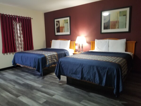 Deluxe Double Room, 2 Bedroom | Premium bedding, desk, iron/ironing board, free WiFi - Frontier Motel (Oberlin)