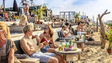 Beach nearby, 20 beach bars