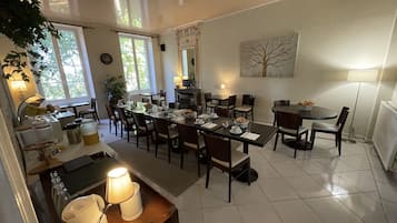 Local cuisine, al fresco dining