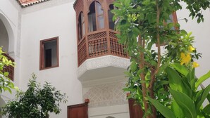 الإطلالة من المنشأة