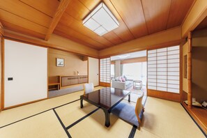 Phòng 3 Cao cấp, không hút thuốc (Japanese Style, 8 tatami mats) | Chăn bông, bàn, phòng cách âm, truy cập Internet không dây miễn phí 