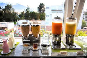 Free daily cooked-to-order breakfast