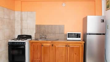 Studio truyền thống, 2 giường đôi, không hút thuốc, máy điều hòa | Bếp riêng | Tủ lạnh, lò vi sóng, dụng cụ pha cà phê/trà