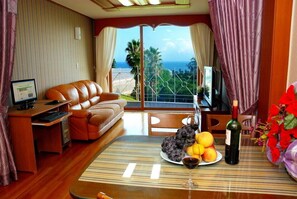 Living area - Jeju Land Pension (Seogwipo)