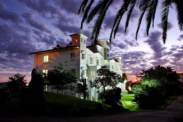 Exterior - Jeju Land Pension (Seogwipo)