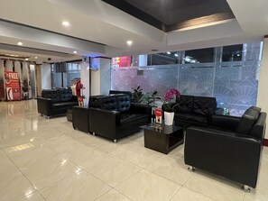 Coin salon dans le hall