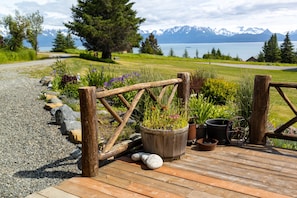 Double Room, 1 Queen Bed, Bay View | 1 bedroom, individually decorated, individually furnished, free WiFi - Juneberry Lodge (Homer)