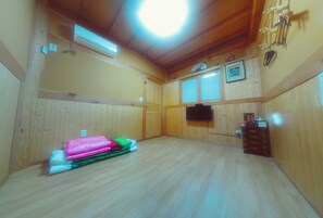 Quarto quádruplo, banheiro privativo (Free Korean Traditional Clothes Exp.) | Roupas de cama premium, individualmente decorados
