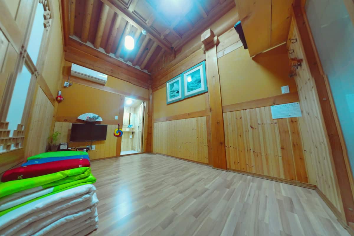 Chambre Familiale (Free Korean Traditional Clothes Exp.) | Literie de qualité supérieure, décoration personnalisée