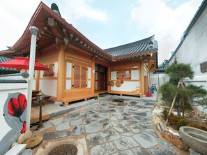 Front of property - HanokGuesthouse Jangsoo (Jeonju)