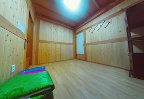 Quarto triplo, banheiro privativo (Free Korean Traditional Clothes Exp.) | Roupas de cama premium, individualmente decorados