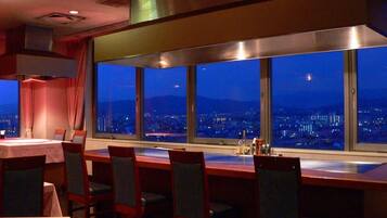 2 restaurants, breakfast, lunch, dinner served; international cuisine