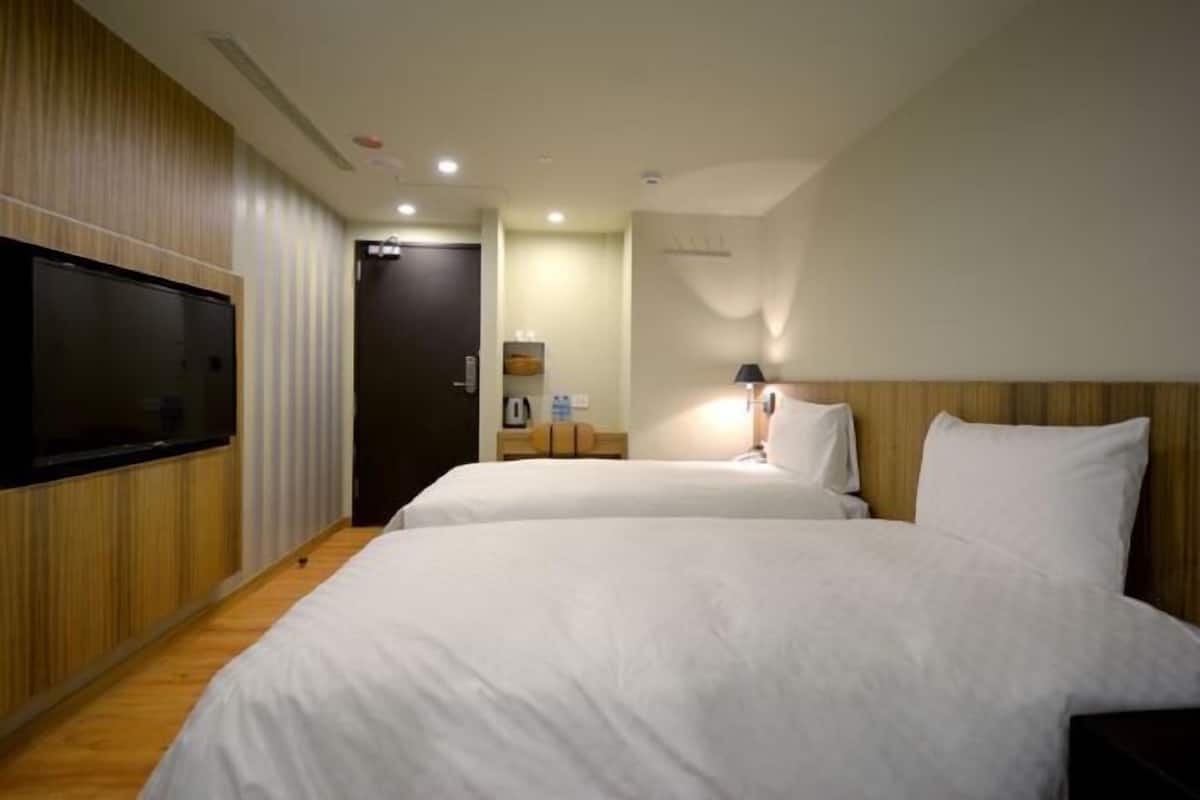 Iron/ironing board, free WiFi