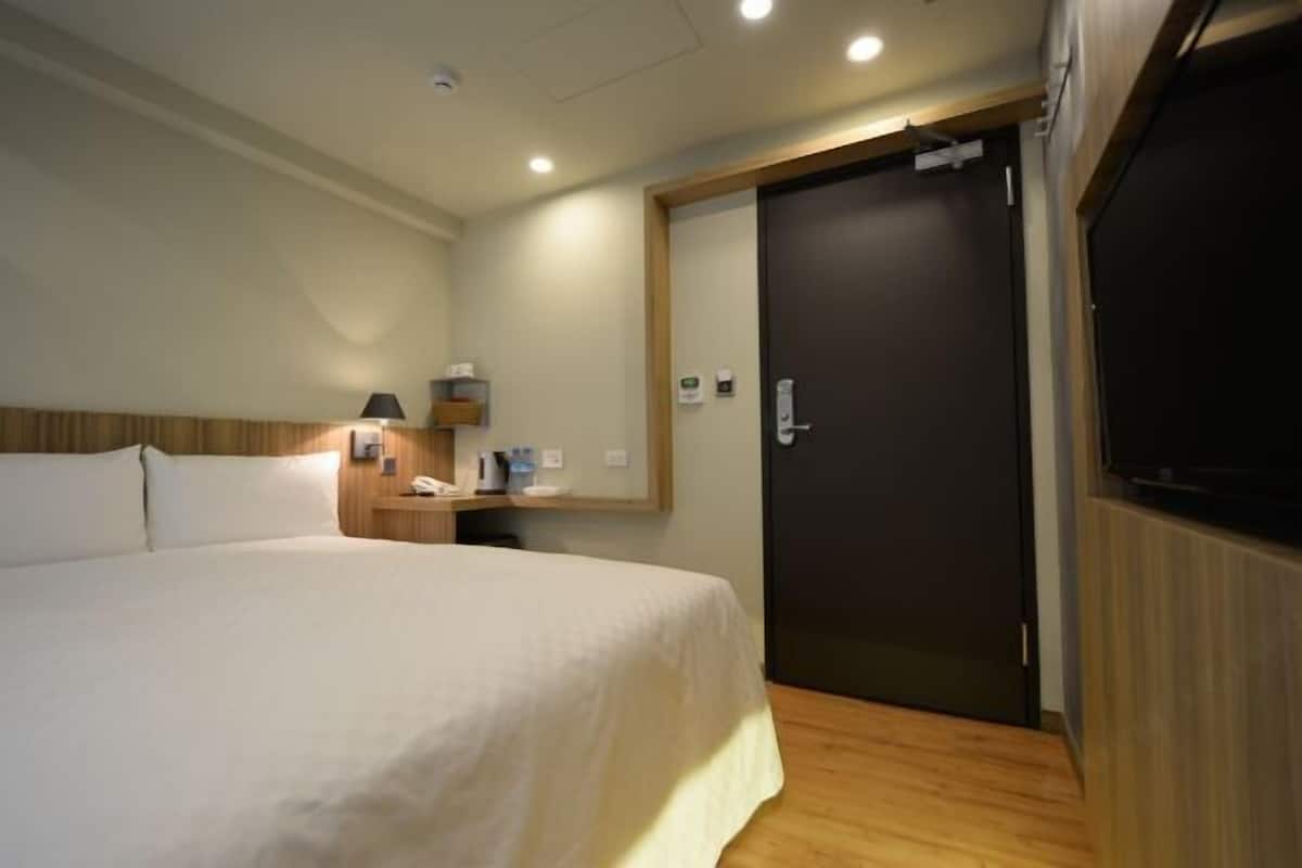 Iron/ironing board, free WiFi