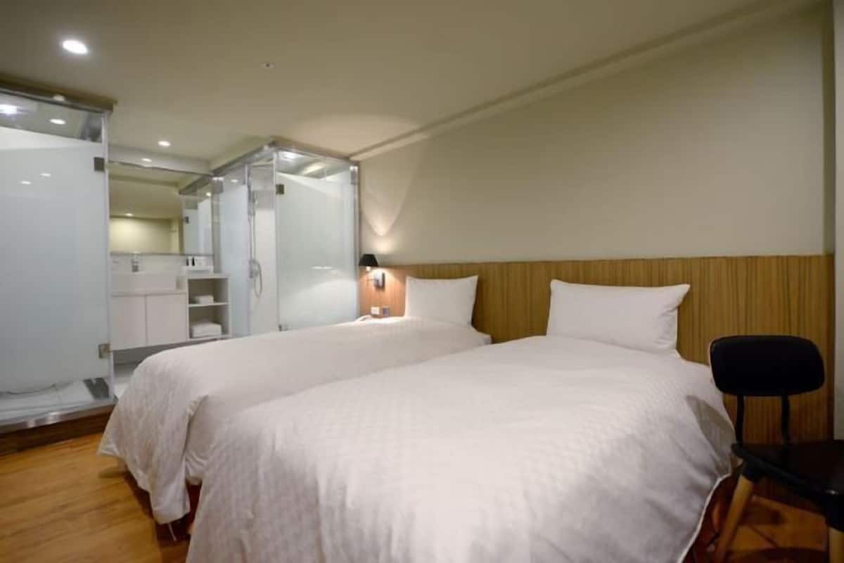 Iron/ironing board, free WiFi