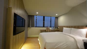 Deluxe Double Room | Iron/ironing board, free WiFi