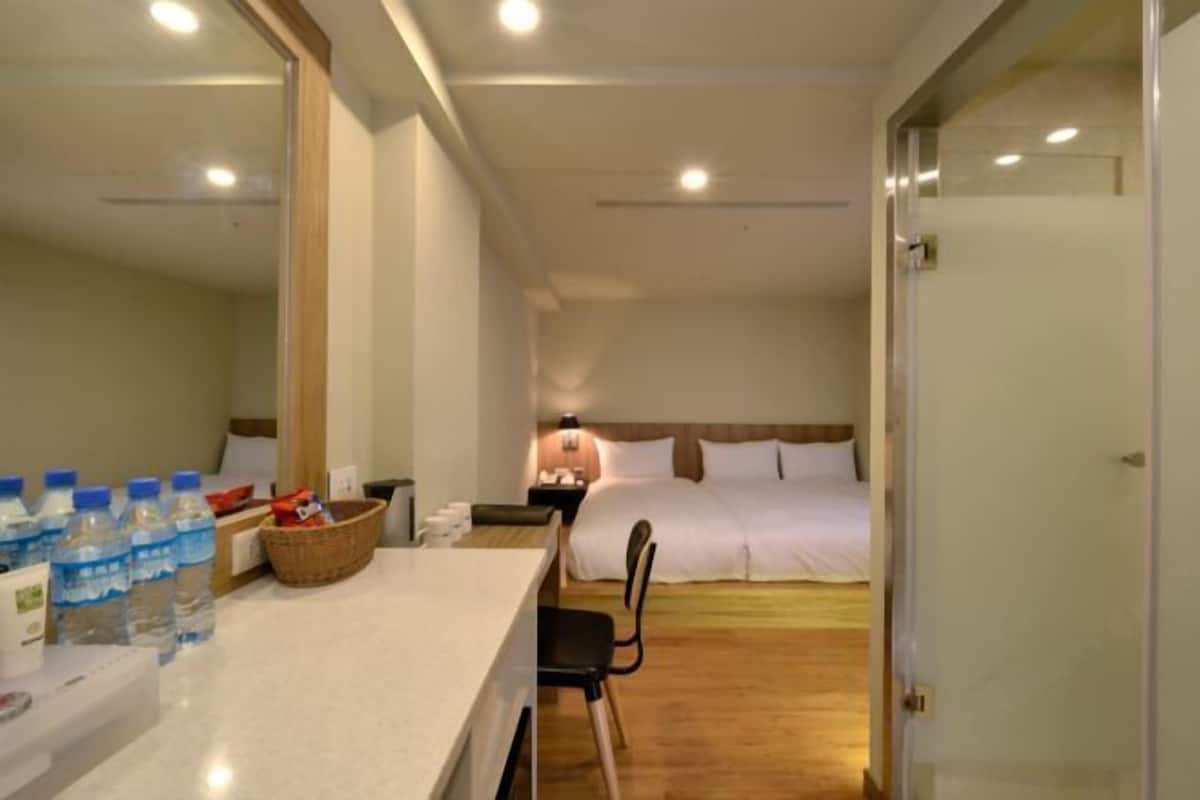 Iron/ironing board, free WiFi