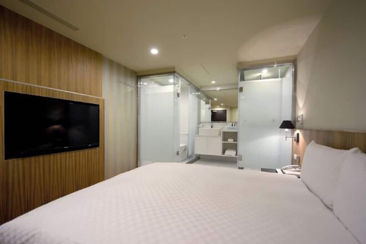 Iron/ironing board, free WiFi