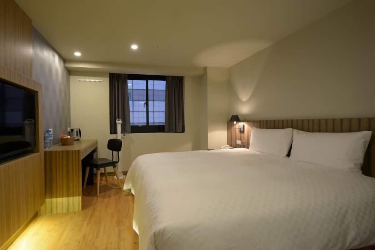 Iron/ironing board, free WiFi