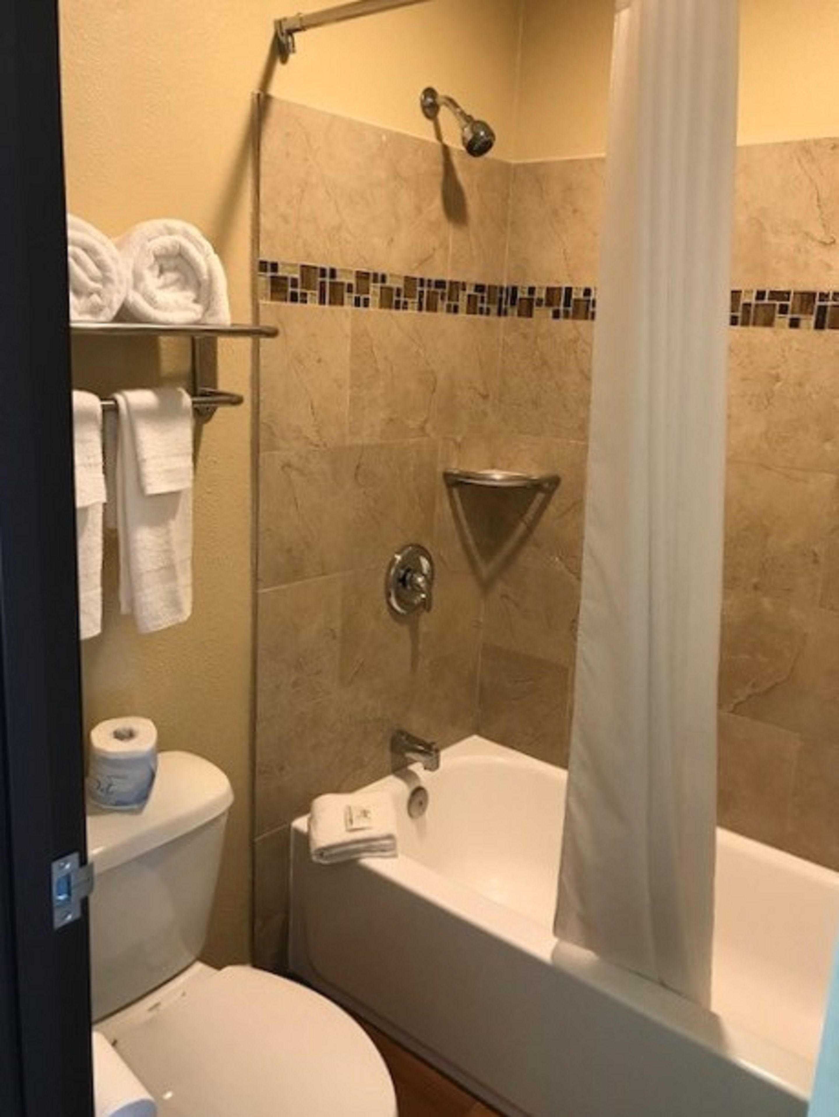 standard room, 1 queen bed | desk, soundproofing, iron/ironing board, free wifi