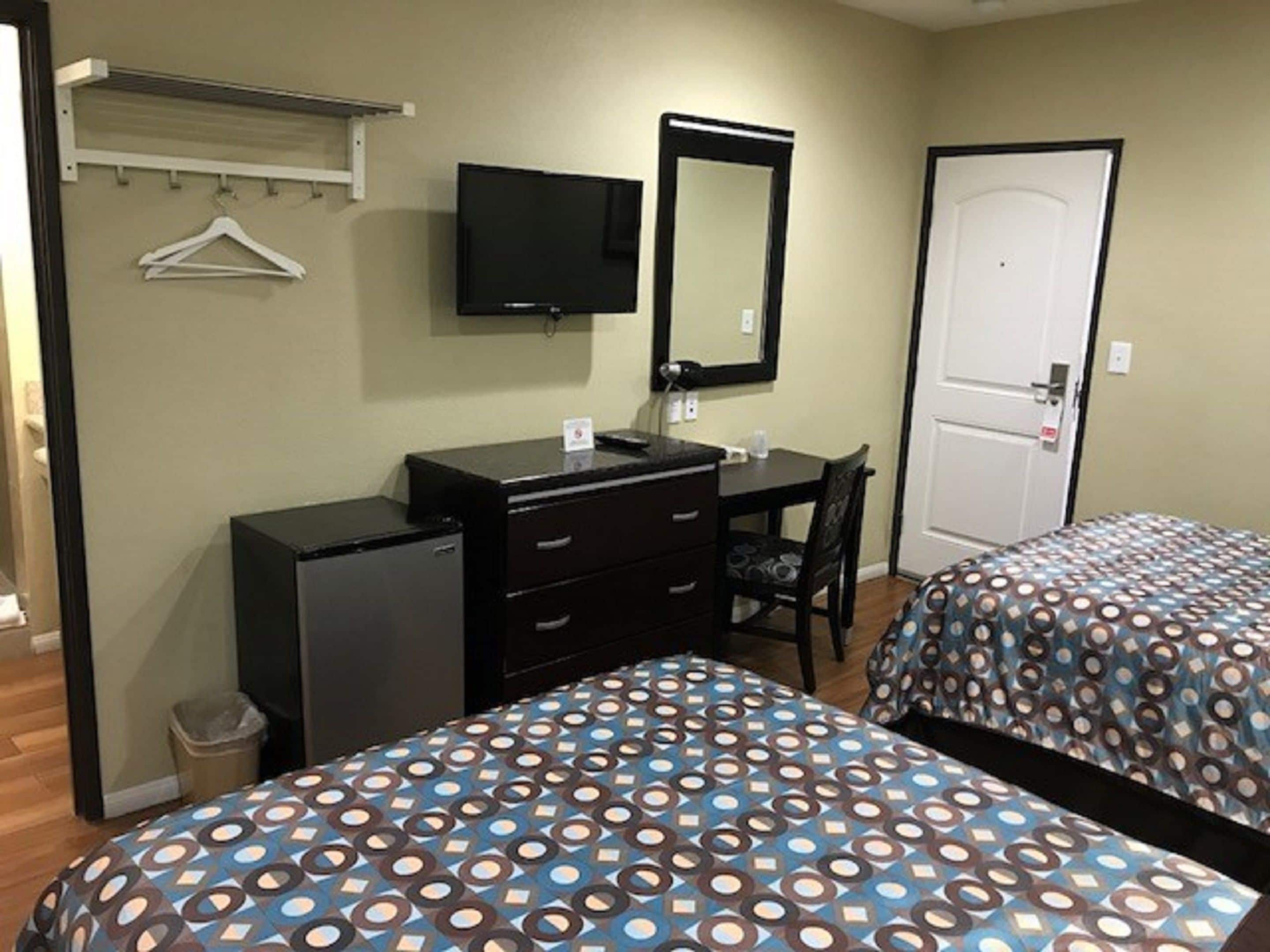 standard room, 2 single beds | desk, soundproofing, iron/ironing board, free wifi