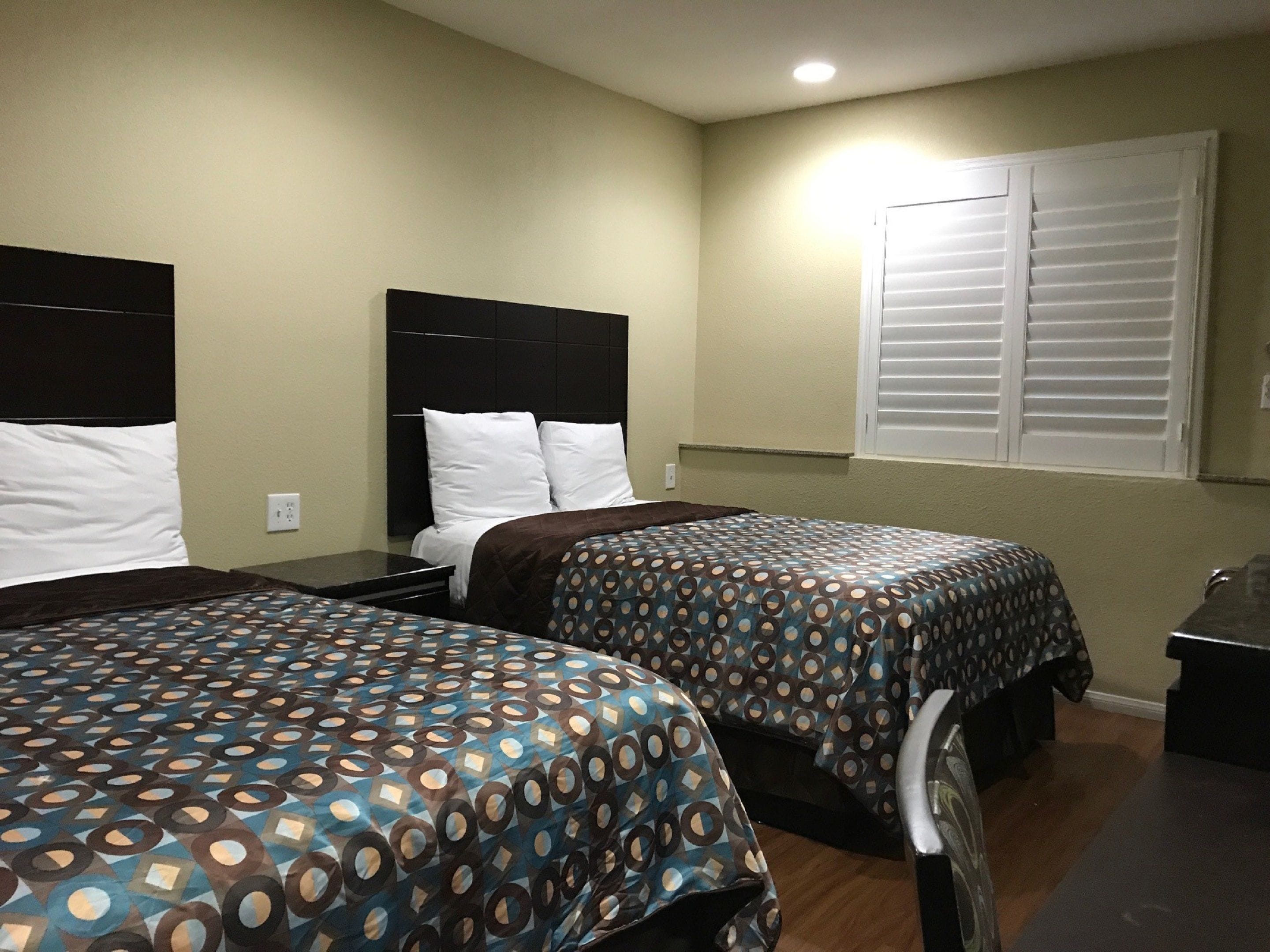 standard room, 2 single beds | desk, soundproofing, iron/ironing board, free wifi