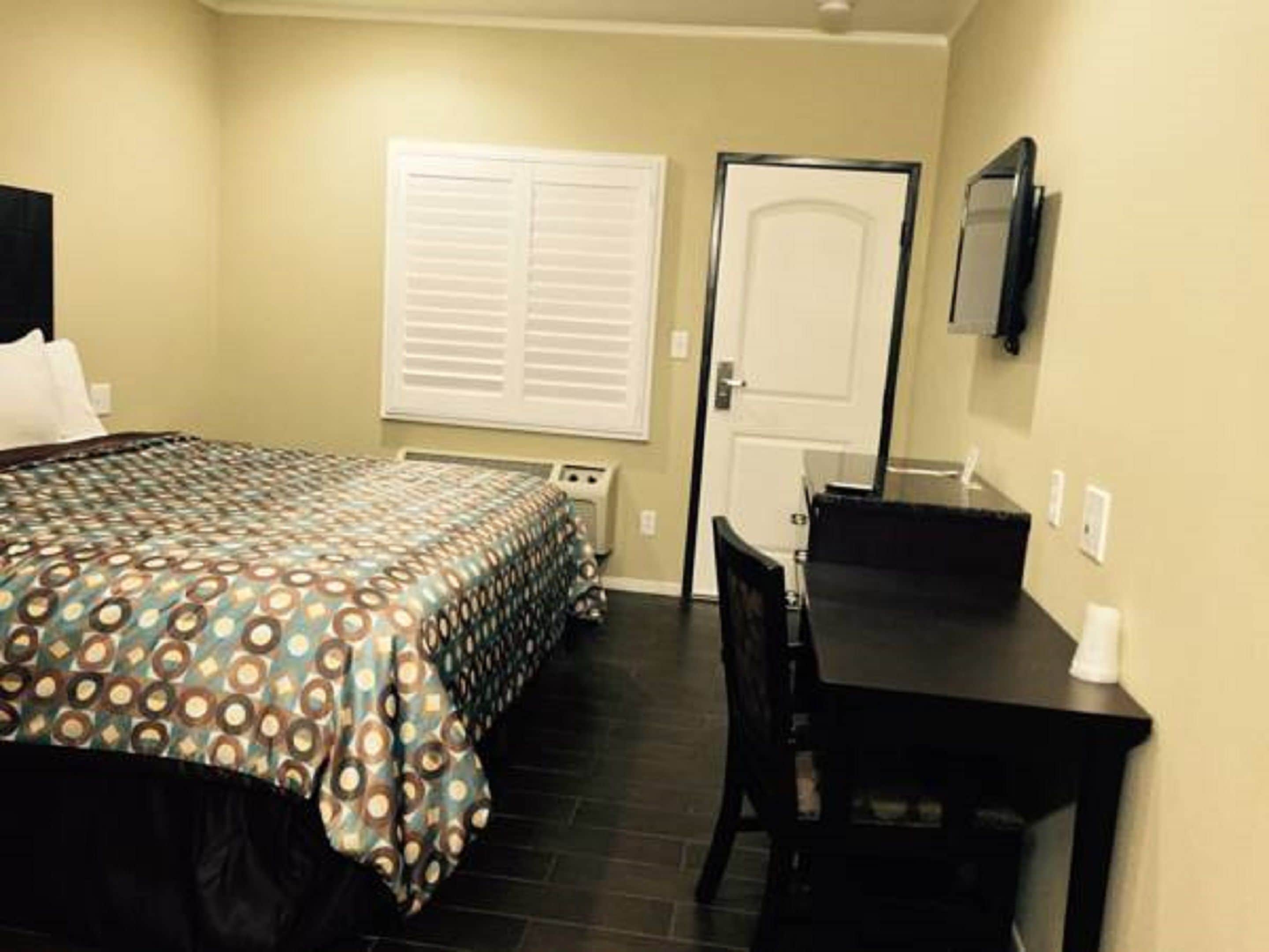 standard room, 1 queen bed | bathroom | hair dryer, towels