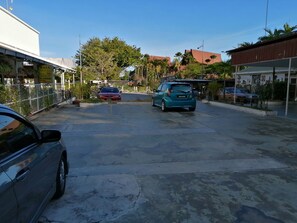 Free self parking - Rasa Motel (George Town)