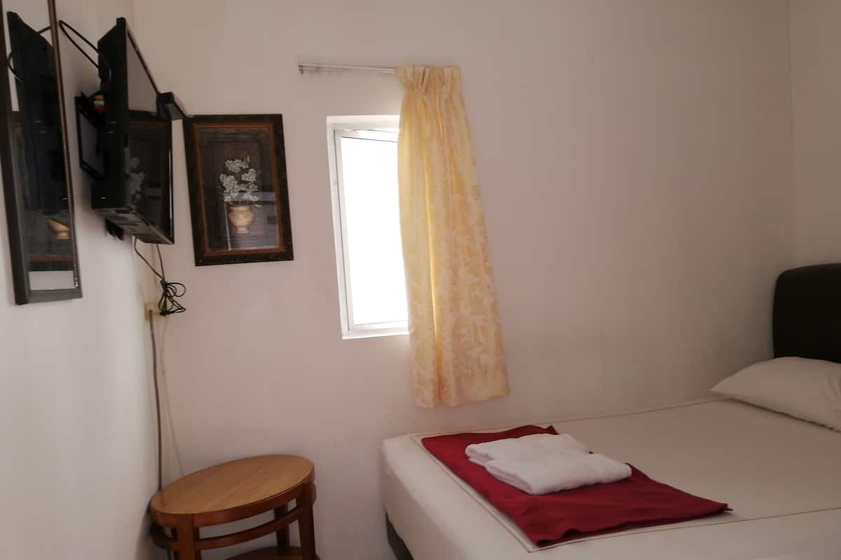 Basic Double Room, 1 Queen Bed | 1 bedroom, desk, laptop workspace, blackout drapes
