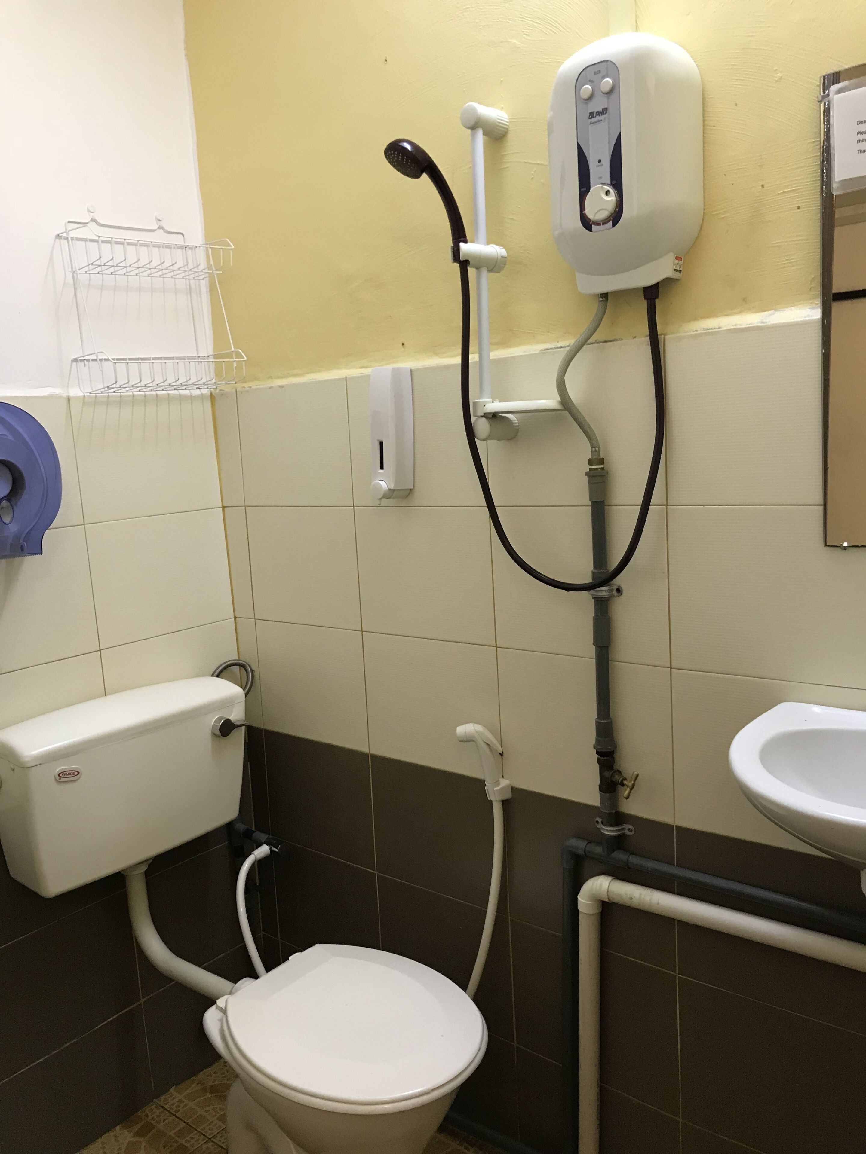 A bathroom with a toilet, bidet, and sink.