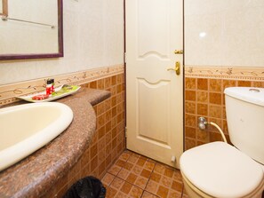 Bathroom - OYO 331 Hotel Skanda Shelters (Bengaluru)