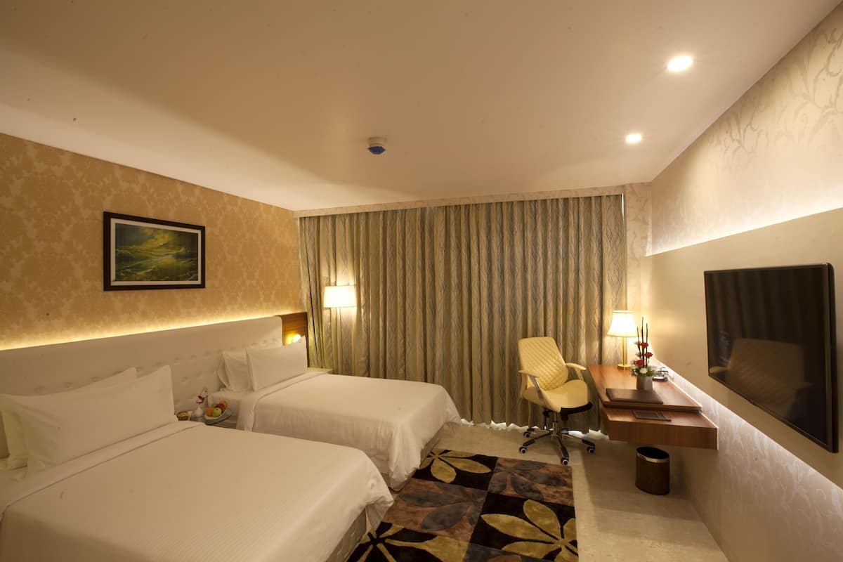 Superior | Minibar, in-room safe, desk, iron/ironing board