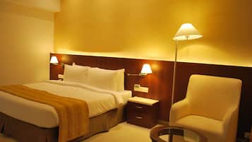 Deluxe Room, 1 Double Bed | Minibar, in-room safe, desk, iron/ironing board