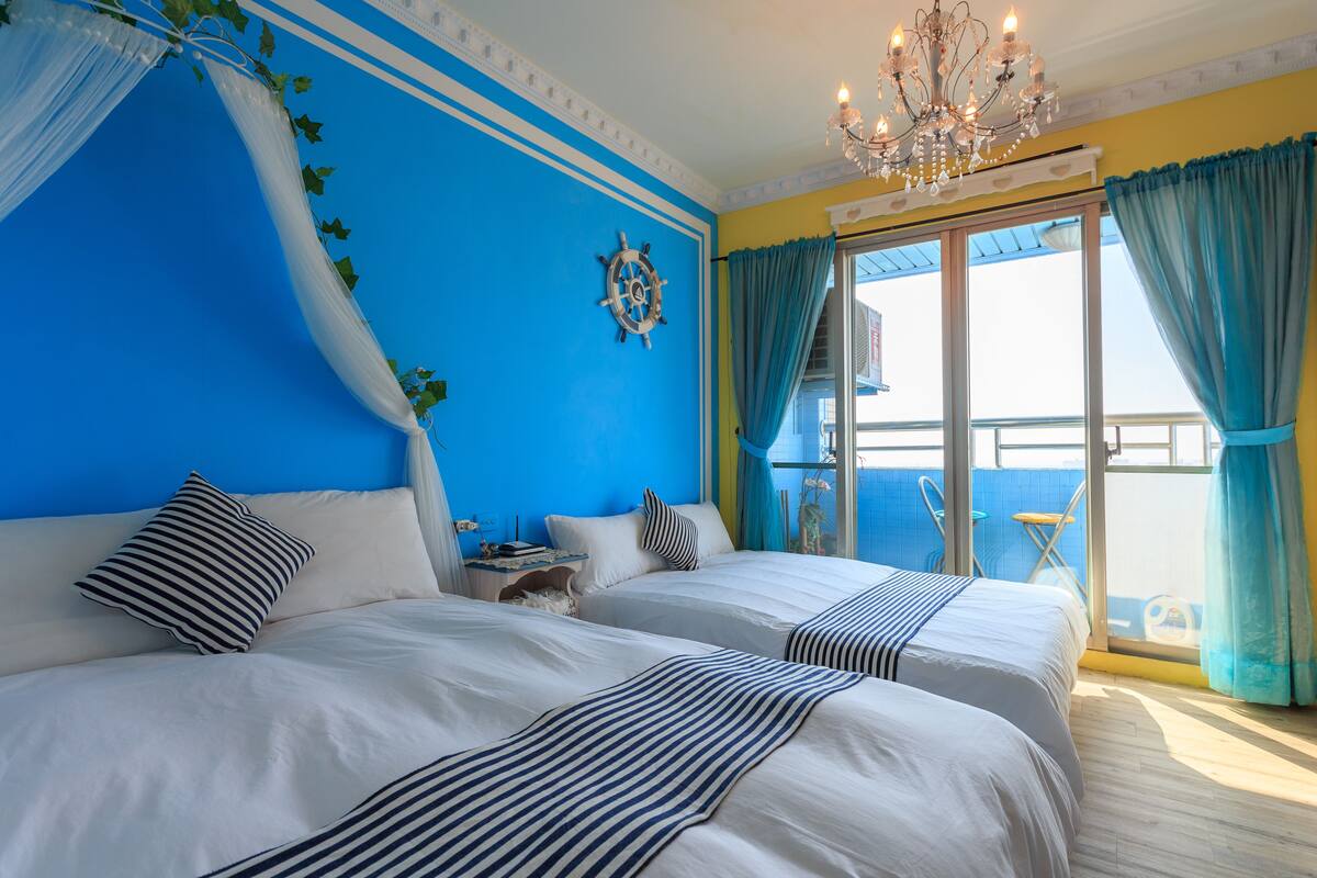 Camera quadrupla, vista città