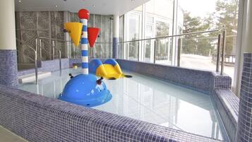 4 indoor pools, outdoor pool