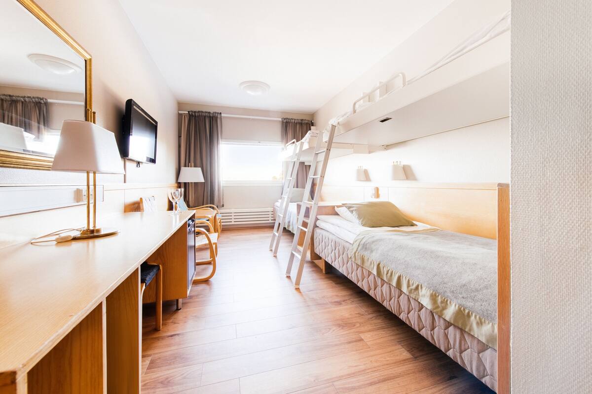 Single Room | In-room safe, desk, free WiFi, bed sheets