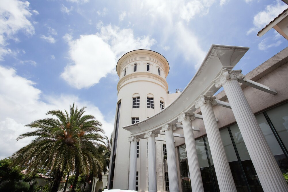 Les Hotel Tainan image
