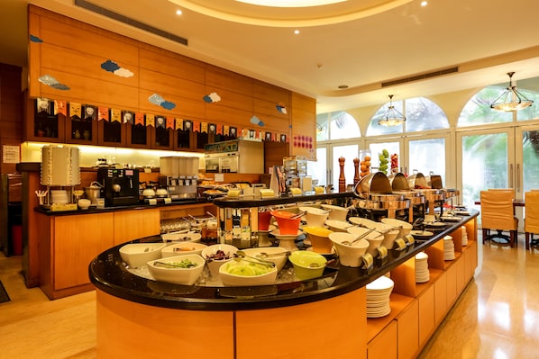 Daily self-serve breakfast (TWD 429 per person)