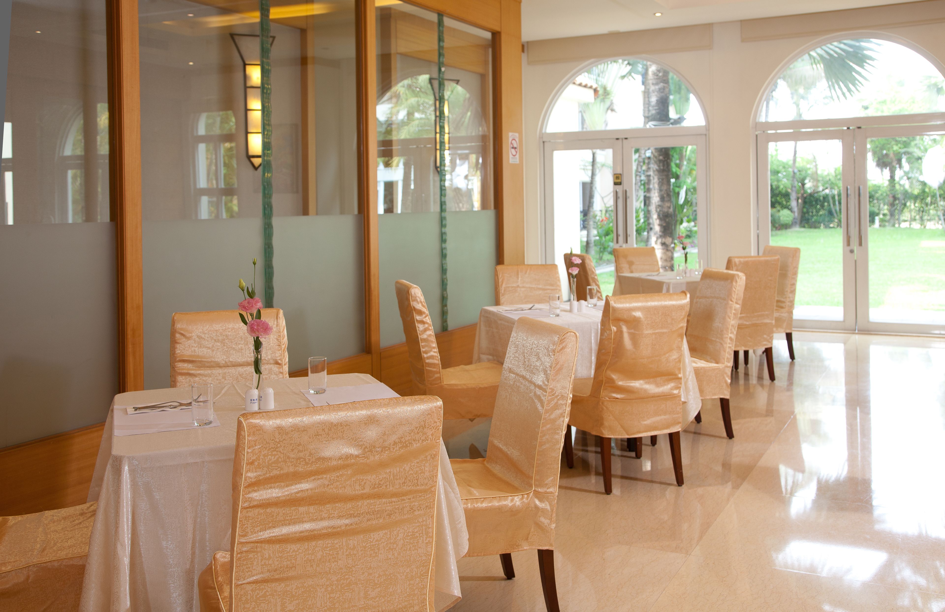 daily self-service breakfast (twd 429 per person)